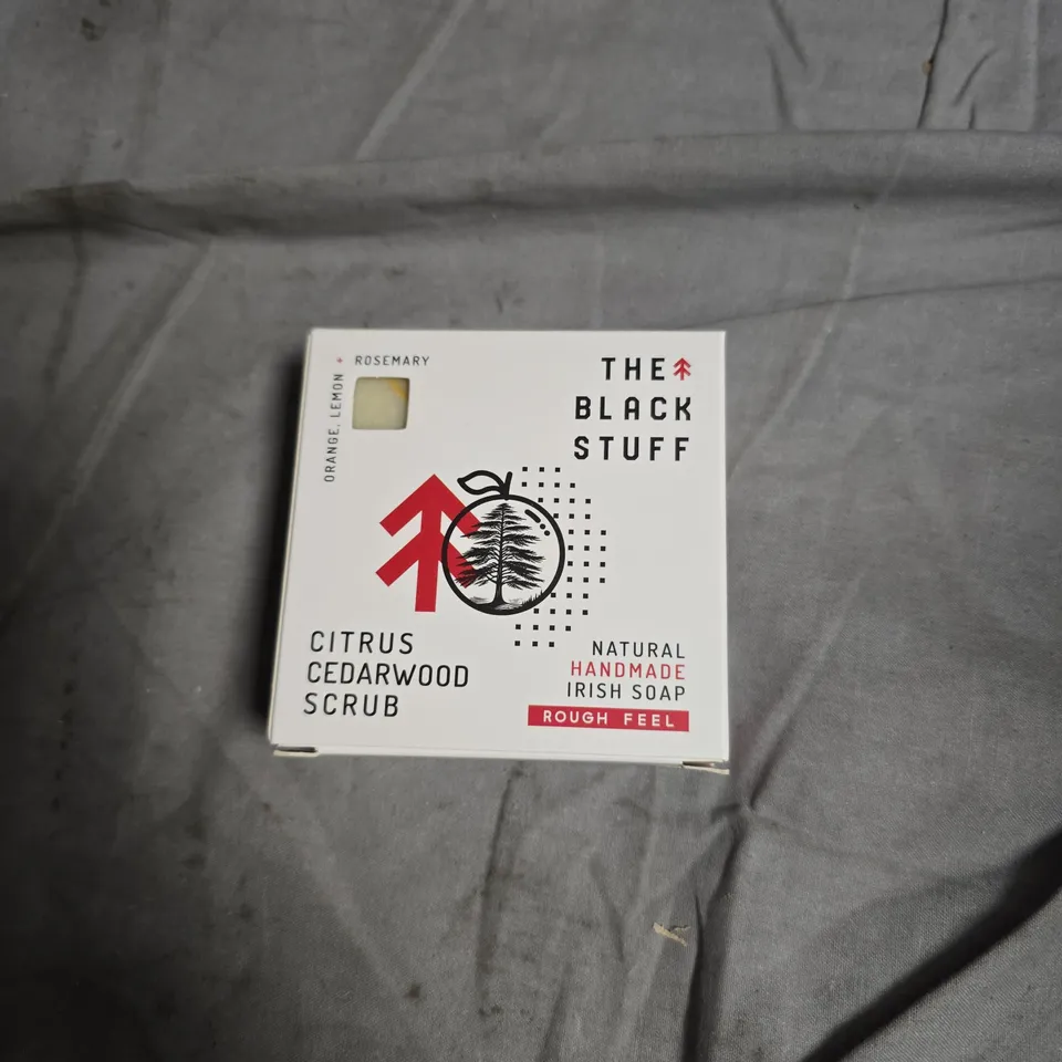 APPROXIMATELY 15 ASSORTED HEALTH AND BEAUTY PRODUCTS INCLUDING PANOXYL ACNE FOAMING WASH , AVON SENSES BUBBLE BATH AND THE BLACK STUFF NATURAL IRISH SOAP 