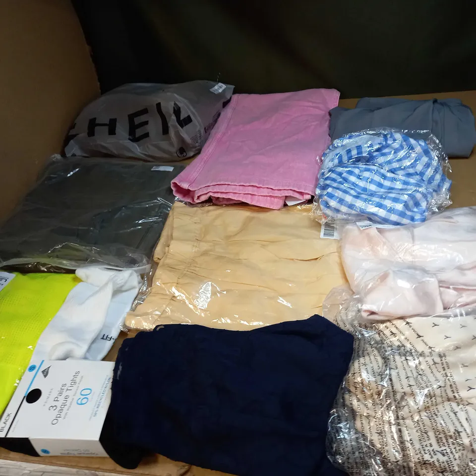 BOX OF APPROX 35 ASSORTED CLOTHING ITEMS TO INCLUDE - DRESSES, T-SHIRTS AND TROUSERS