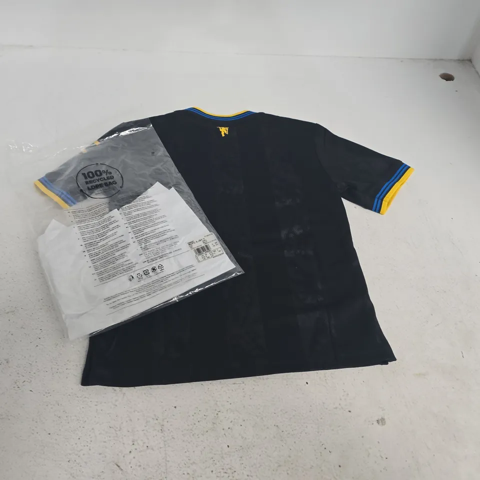 MANCHESTER UNITED FC KIDS FOOTBALL JERSEY IN BLACK - UK 9/10 YRS