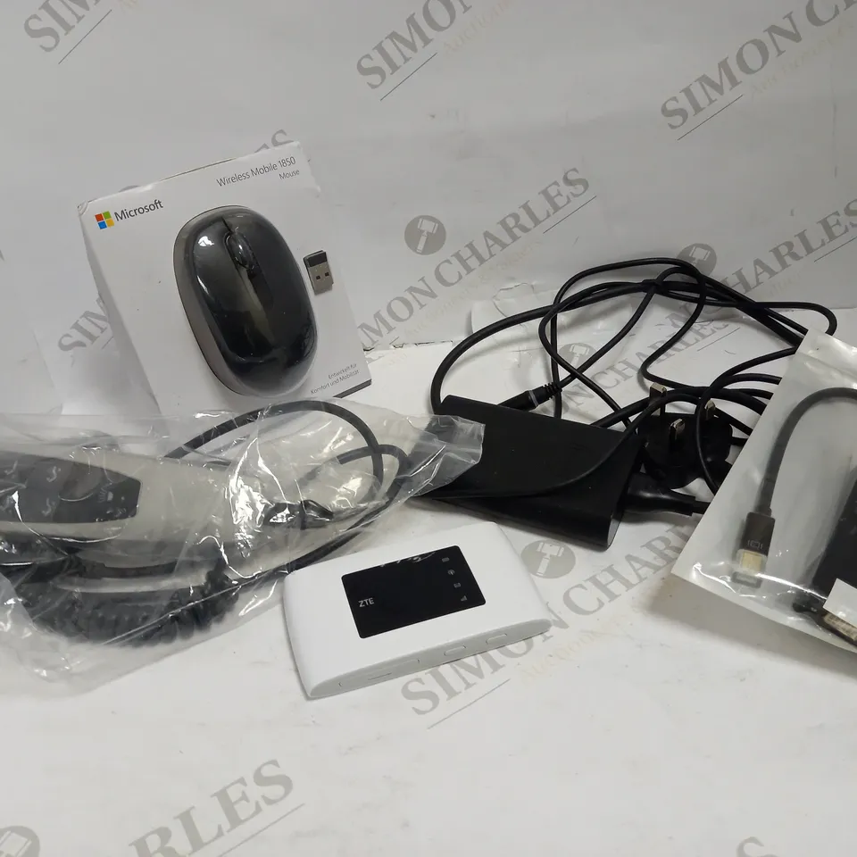 LOT OF APPROXIMATELY 15 ASSORTED ELECTRICAL ITEMS, TO INCLUDE MOUSE, AC ADAPTER, ETC