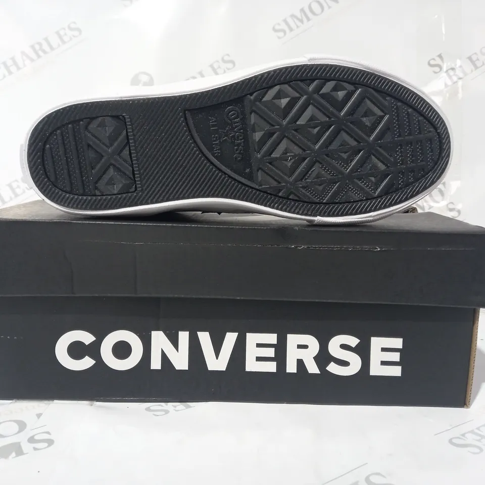 BOXED PAIR OF CONVERSE SHOES IN BLUE/BLACK UK SIZE 2.5