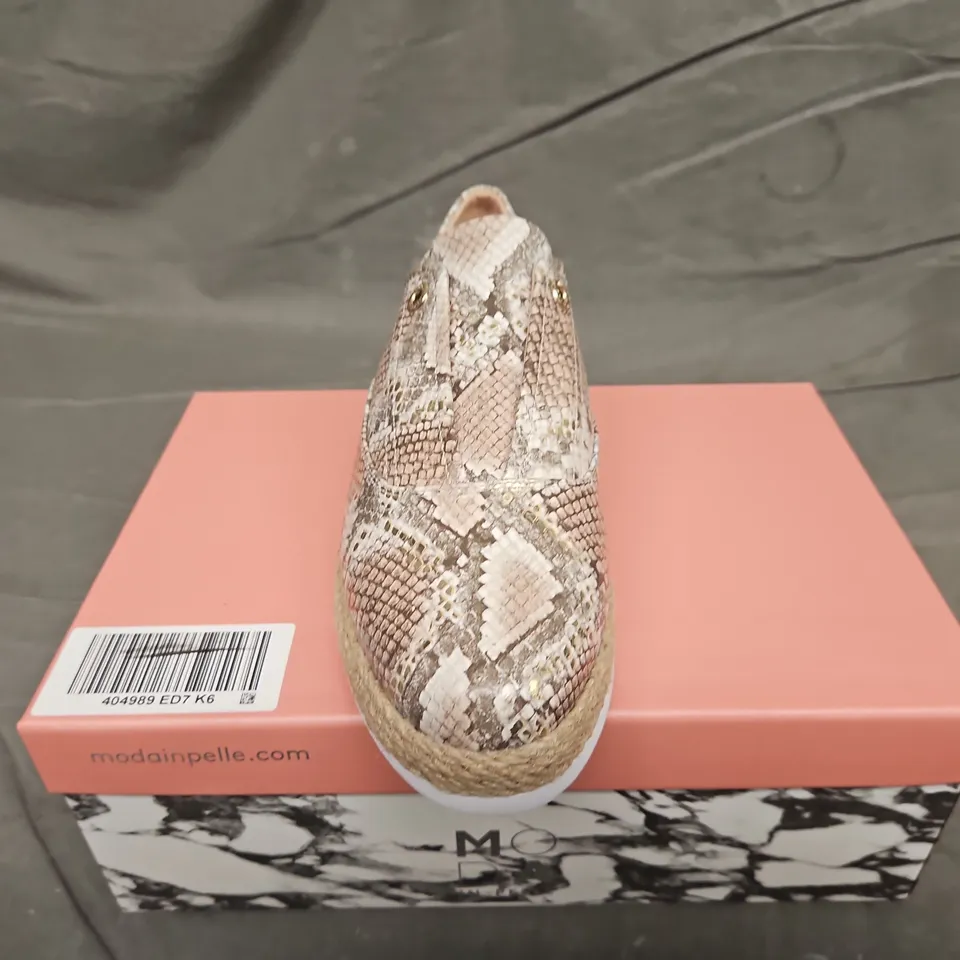BOXED PAIR OF MODA IN PELLE FELICIE SNAKE PRINT TRAINERS - UK SIZE 39