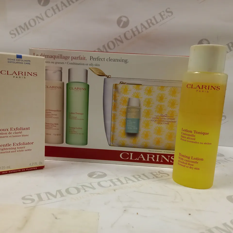 LOT OF APPROX 8 ASSORTED CLARINS PARIS SKIN CARE PRODUCTS TO INCLUDE PERFECT CLEANSING KIT, TONING LOTION, GENTLE EXFOLIATOR