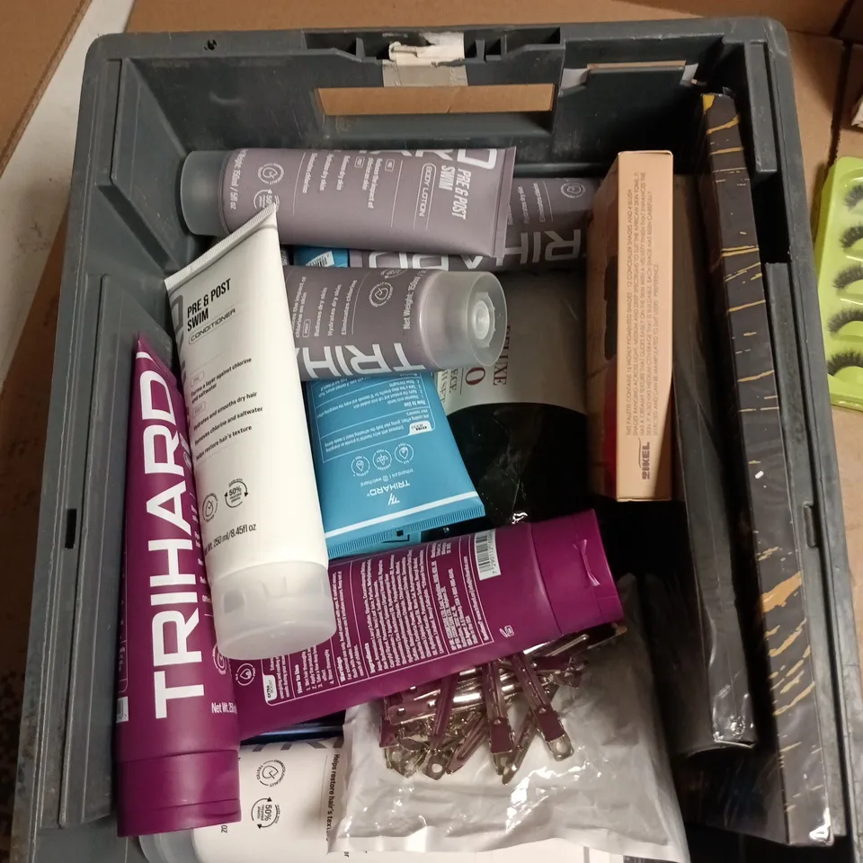APPROXIMATEY 20 ASSORTED HEALTH AND BEAUTY PRODUCTS TO INCLUDE FENTY BEAUTY VOLUMIZING MASCARA, TRYHARD SWIMMERS SHAMPOO & BODY WASH, ASSORTMENT OF FAKE EYE LASHES ETC