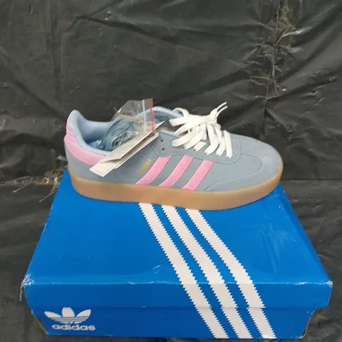 BOXED PAIR OF ADIDAS SAMBA UK 7.5 