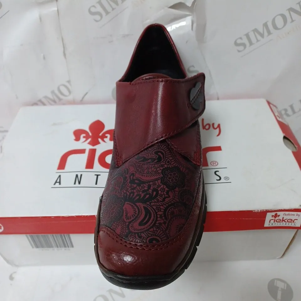 BOXED RIEKER SHOES WITH BUTTON, BURGUNDY - SIZE 5