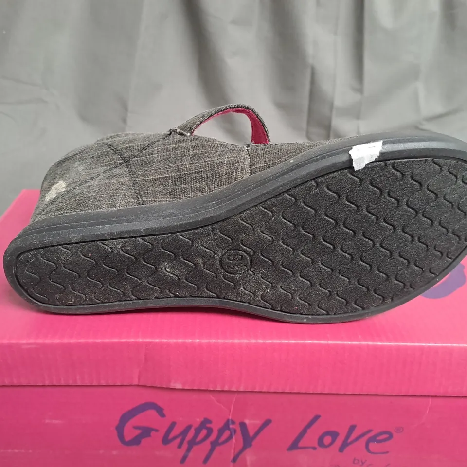 BOX OF APPROXIMATELY 12 PAIRS OF BLACK GUPPY LOVE WEDGE SHOES IN VARIOUS SIZES 