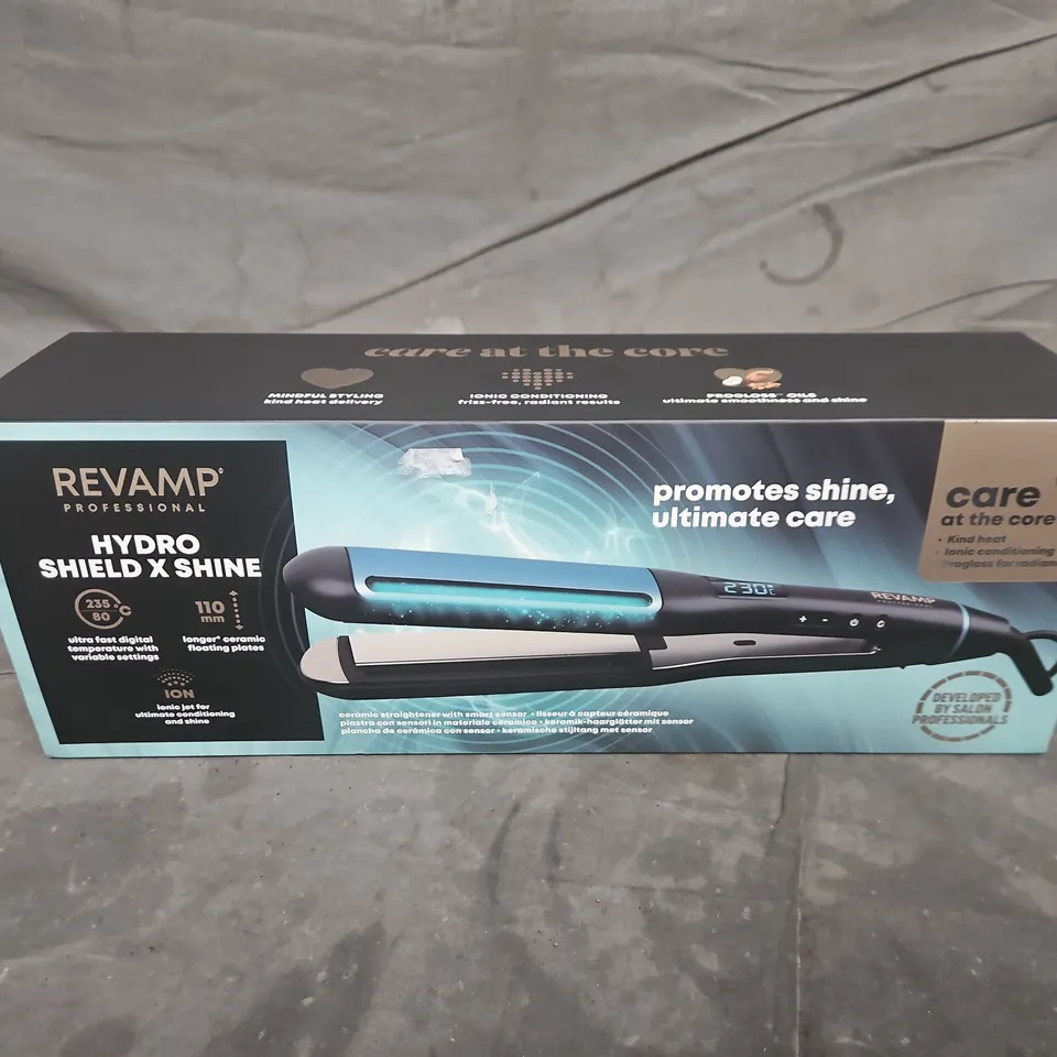 BOXED REVAMP PROGLOSS HYDRO SHIELD HAIR STRAIGHTENER (ST-1800X-GB)