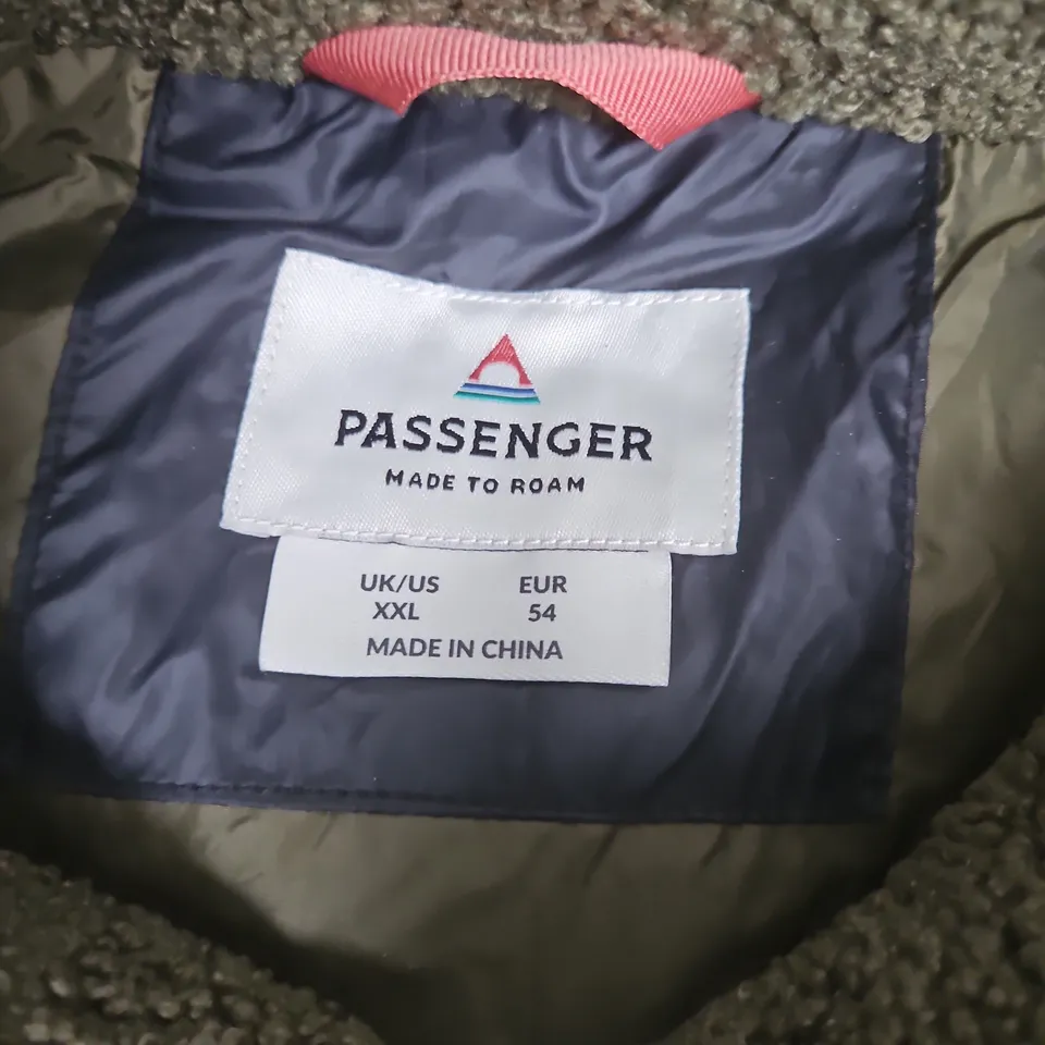 PASSENGER JOURNEY RECYCLED INSULTED JACKET IN BLACK/KHAKI - XXL