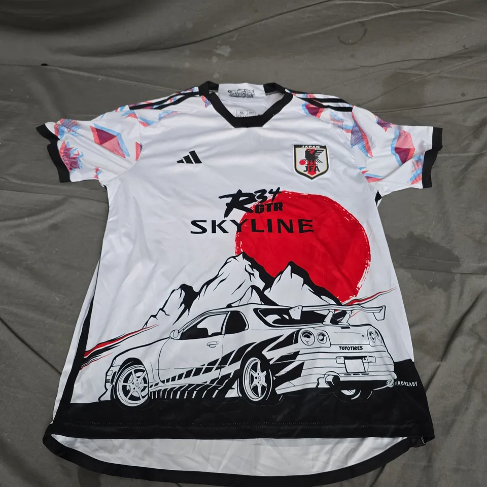 ADIDAS JAPAN NISSAN SKYLINE R34 GTR JERSEY – WHITE, XL, GRAPHIC CAR PRINT