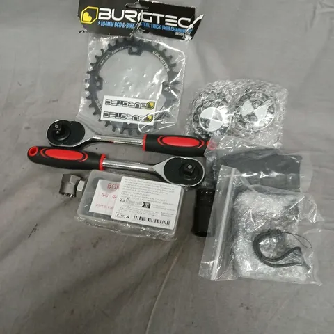 APPROXIMATELY 12 ASSORTED VEHICLE PARTS & ACCESORIES TO INCLUDE SOCKET WRENCH, CHAINRING, SOCKETS, ETC