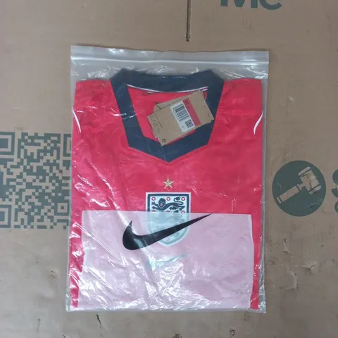 BAGGED NIKE ENGLAND FOOTBALL JERSEY IN RED SIZE LARGE