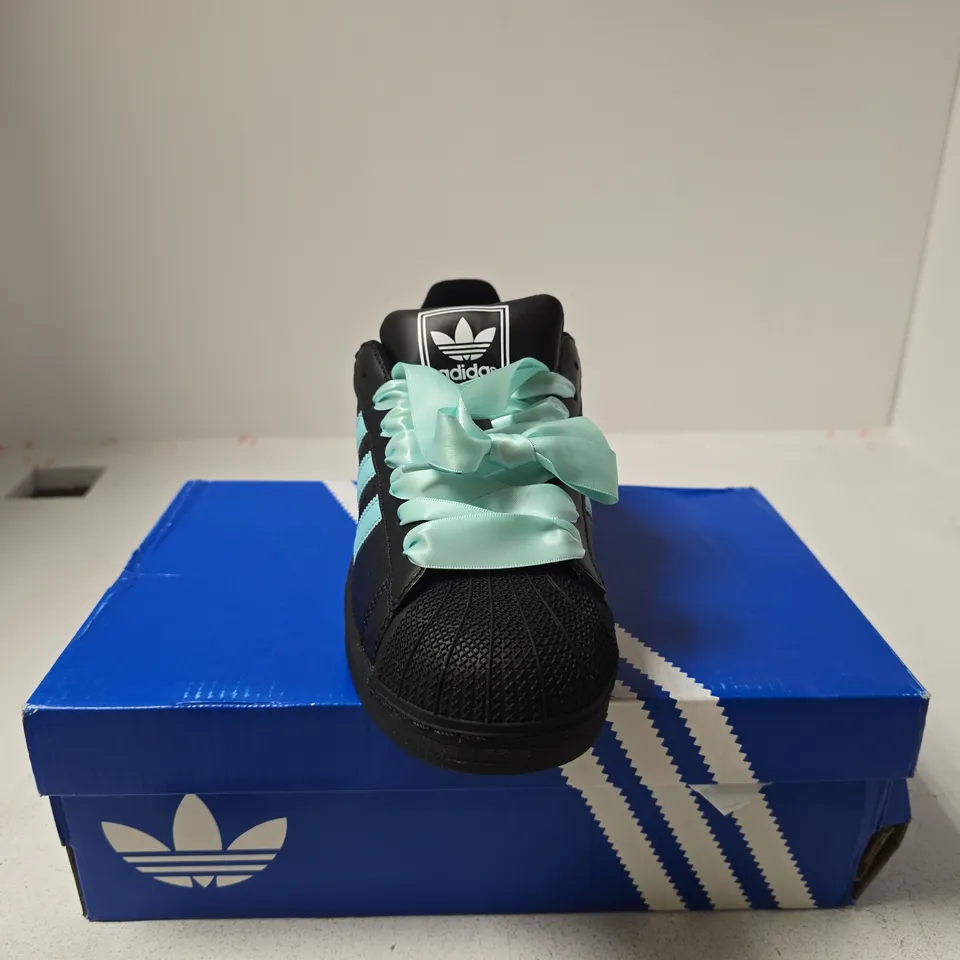 ADIDAS SUPERSTAR UK 7 TRAINERS BOXED