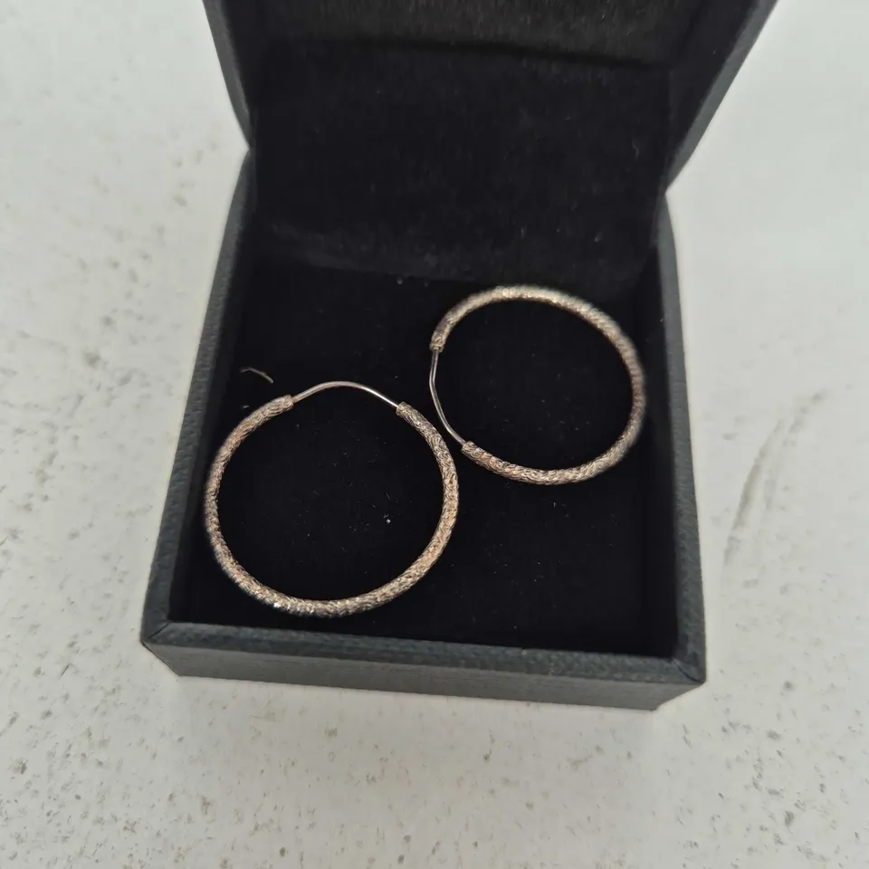 BOXED H.SAMUEL LOOP EARRINGS