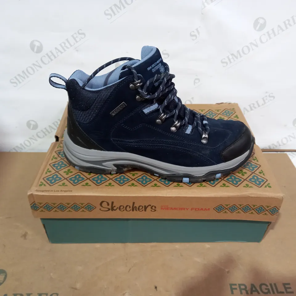 BOXED PAIR OF SKECHERS - SIZE 6.5