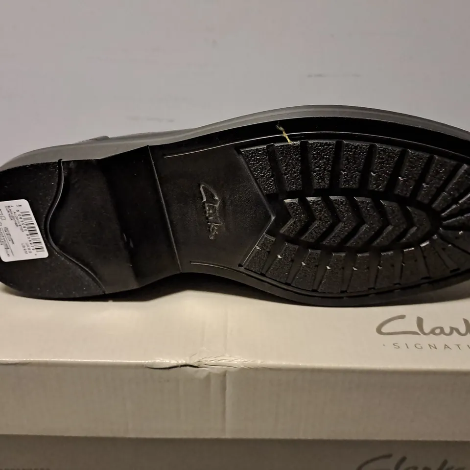 BOXED CLARKS ALDWIN STEP BLACK LEATHER - UK 8