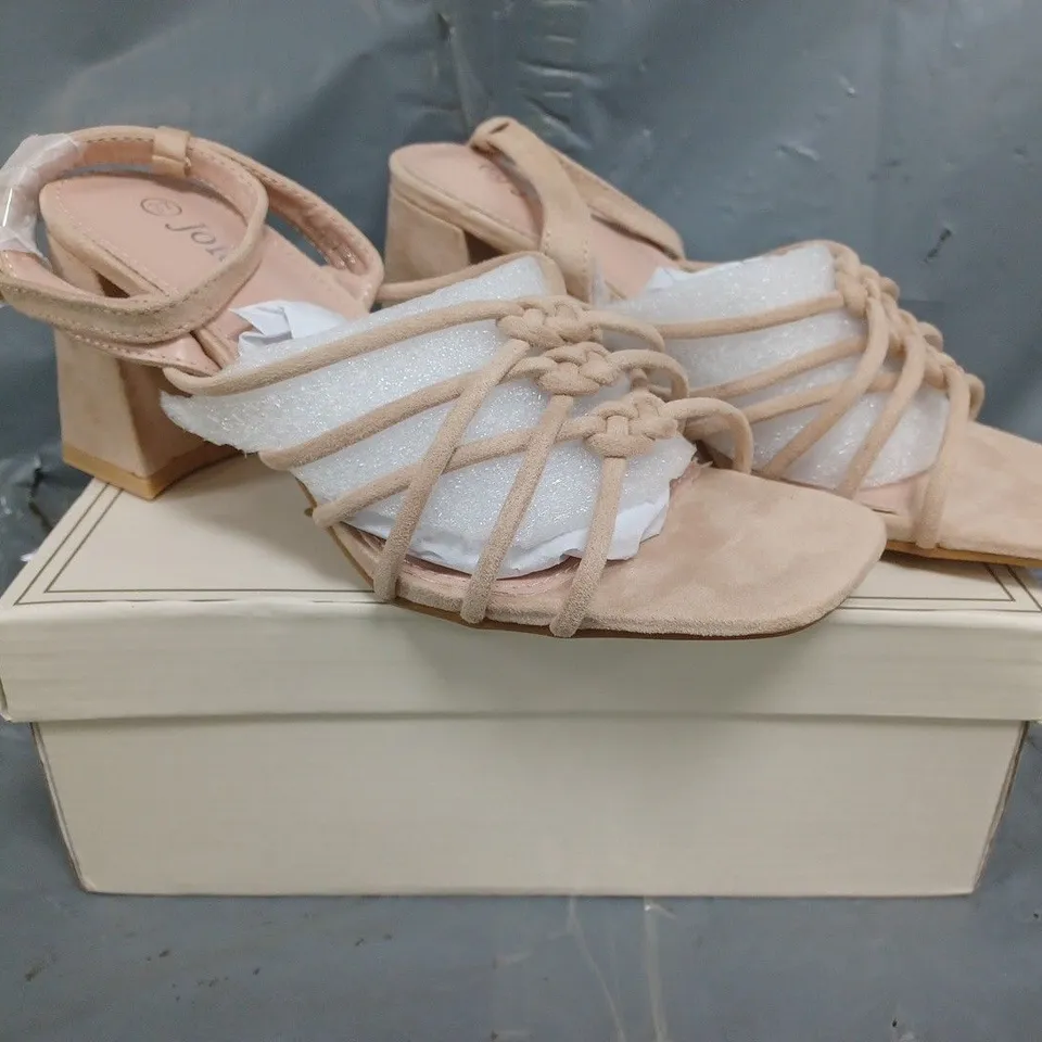 BOXED PAIR OF JOIA OPEN TOE BLOCK HEEL SANDALS IN KHAKI SIZE EU 37
