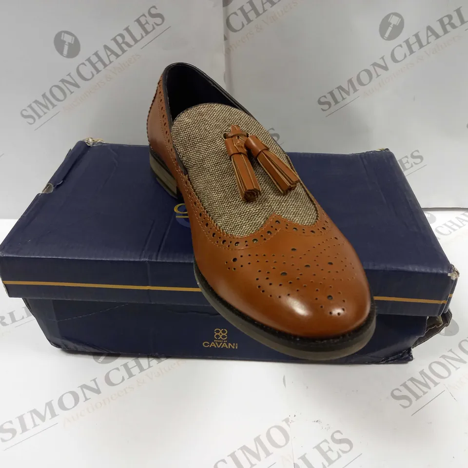 BOXED PAIR OF HOUSE OF CAVANI LUCIUS SHOES IN TAN UK SIZE 9 