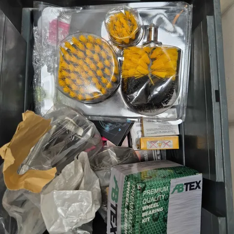 APPROXIMATELY 6 ASSORTED VEHICLE PARTS & ACCESSORIES