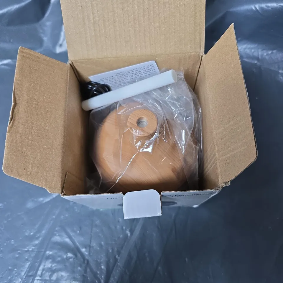 ULTRASONIC AROMA HUMIDIFIER WITH COLOR CHANGING LED