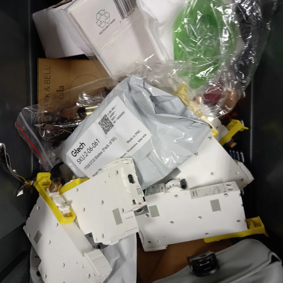 BOX OF APPROXIMATELY 20 ASSORTED HOUSEHOLD ITEMS TO INCLUDE TALA PORCELAIN LED BULB, LED STRIP LIGHTS, JUMBO CALCULATOR ETC