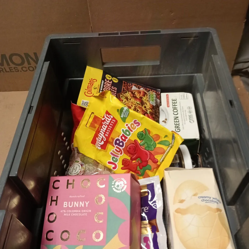 APPROXIMATELY 12 ASSORTED FOOD ITEMS INCLUDING MAYNARDS JELLY BABIES AND MILK CHOCOLATE BUNNY 