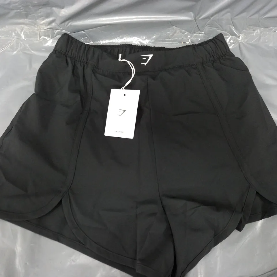 GYMSHARK SCALLOP HEM SHAPED SHORTS IN BLACK - SMALL