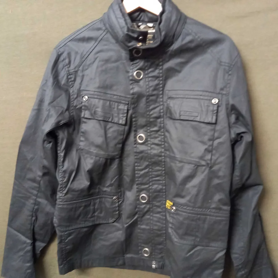 LEGEND & SOUL ZIP/BUTTON UP COAT IN BLACK - MEDIUM