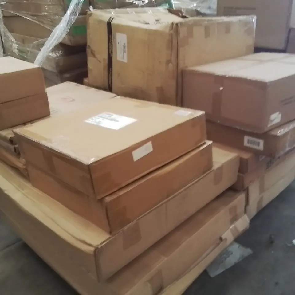 PALLET OF ASSORTED FURNITURE AND OTHER ASSORTED HOUSEHOLD PRODUCTS TO INCLUDE;COFFEE TABLE,RATTAN GARDEN FURNITURE SET,CHAIRS,STRONG LIGHTS