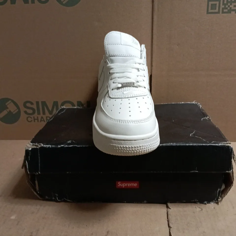 BOXED PAIR OF NIKE AIR FORCE 1 TRAINERS IN WHITE SIZE UK 6