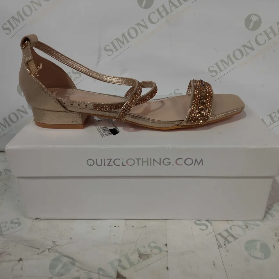 BOXED PAIR OF QUIZ LOW HEEL CROSS STRAP OPEN TOW SANDALS IN GOLD COLOUR W. JEWEL EFFECT UK SIZE 6