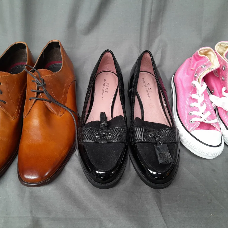 BOX OF APPROXIMATELY 20 ASSORTED PAIRS OF SHOES AND FOOTWEAR ITEMS IN VARIOUS STYLES AND SIZES TO INCLUDE M&S, NEXT, CONVERSE, ETC