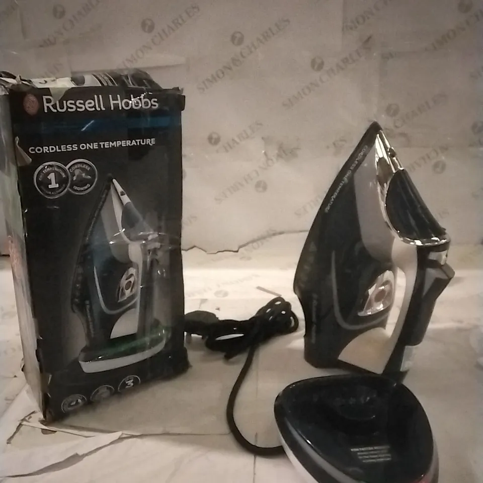 BOXED RUSSELL HOBBS CORDLESS ONE TEMPERATURE 2600W IRON