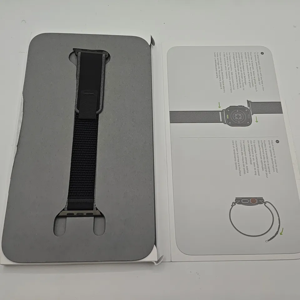 BOXED APPLE TRAIL LOOP IN BLACK TITANIUM - 49MM S/M