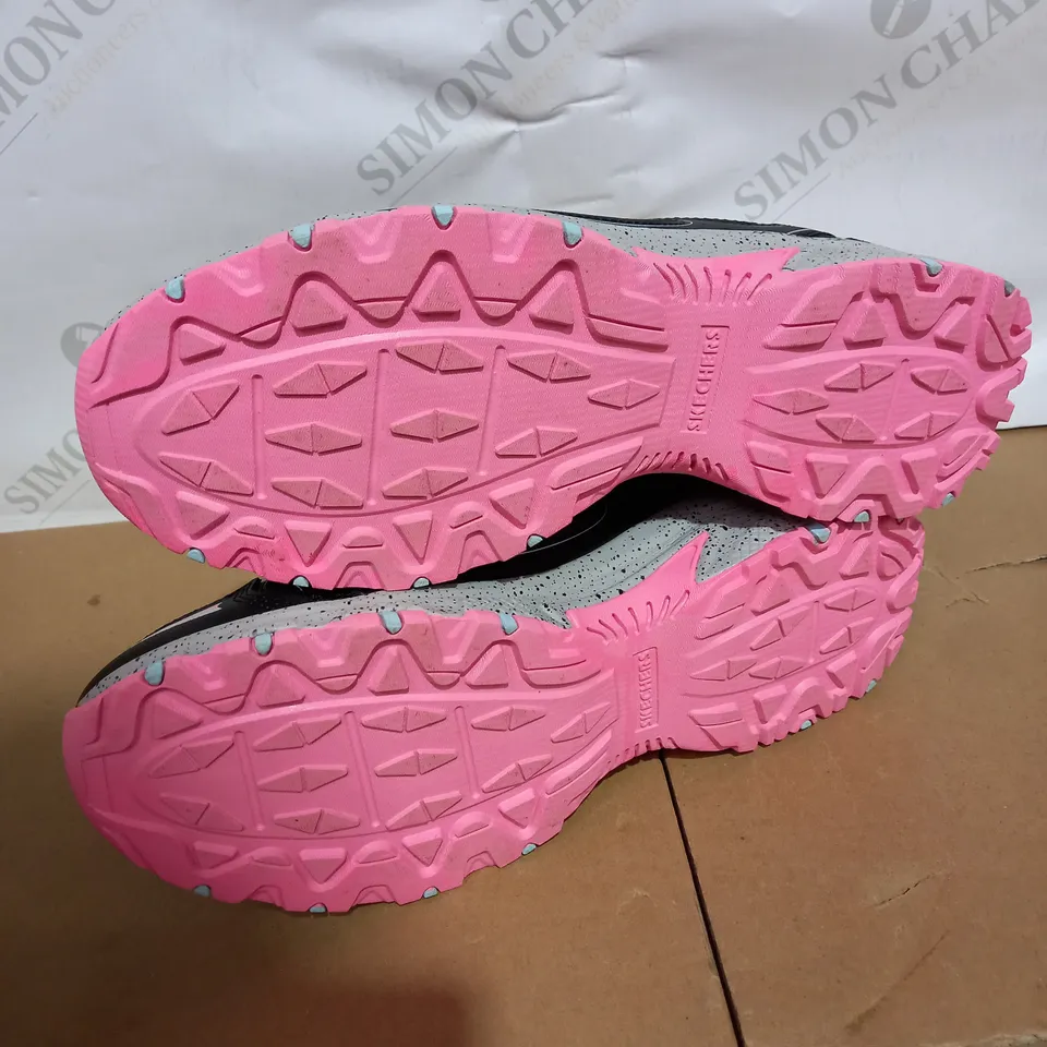 SKECHERS ADVENT PINK/BLACK TRAINERS - SIZE 6