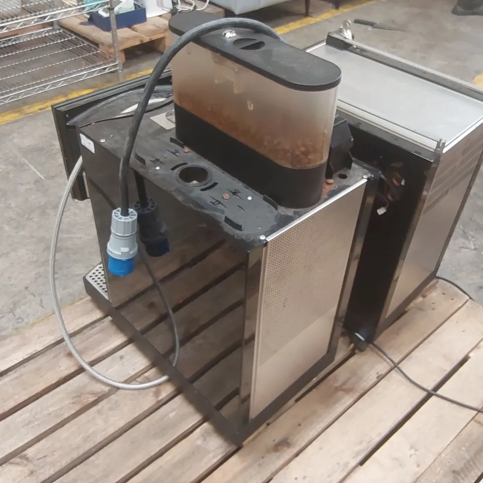 FRANKE COMMERCIAL COFFEE MACHINE WITH MILK CHILLER (2 ITEMS)