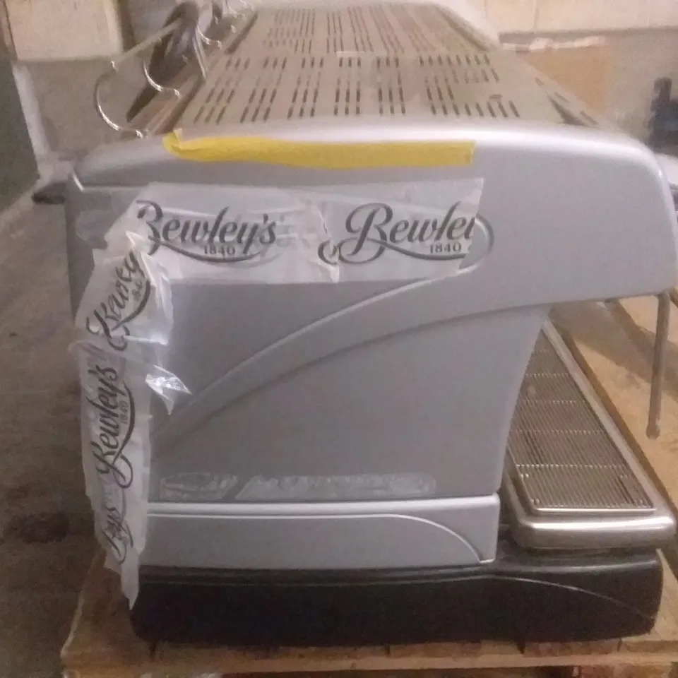 LA SPAZIALE S5 TRADITIONAL COFFEE MACHINE