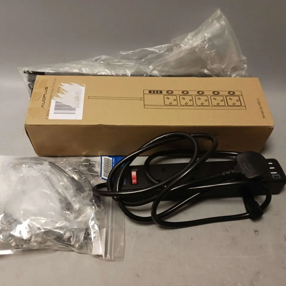 LOT OF 4 ELECTRICAL ITEMS TO INCLUDE EXTENSION LEADS AND TELEPHONE CABLES