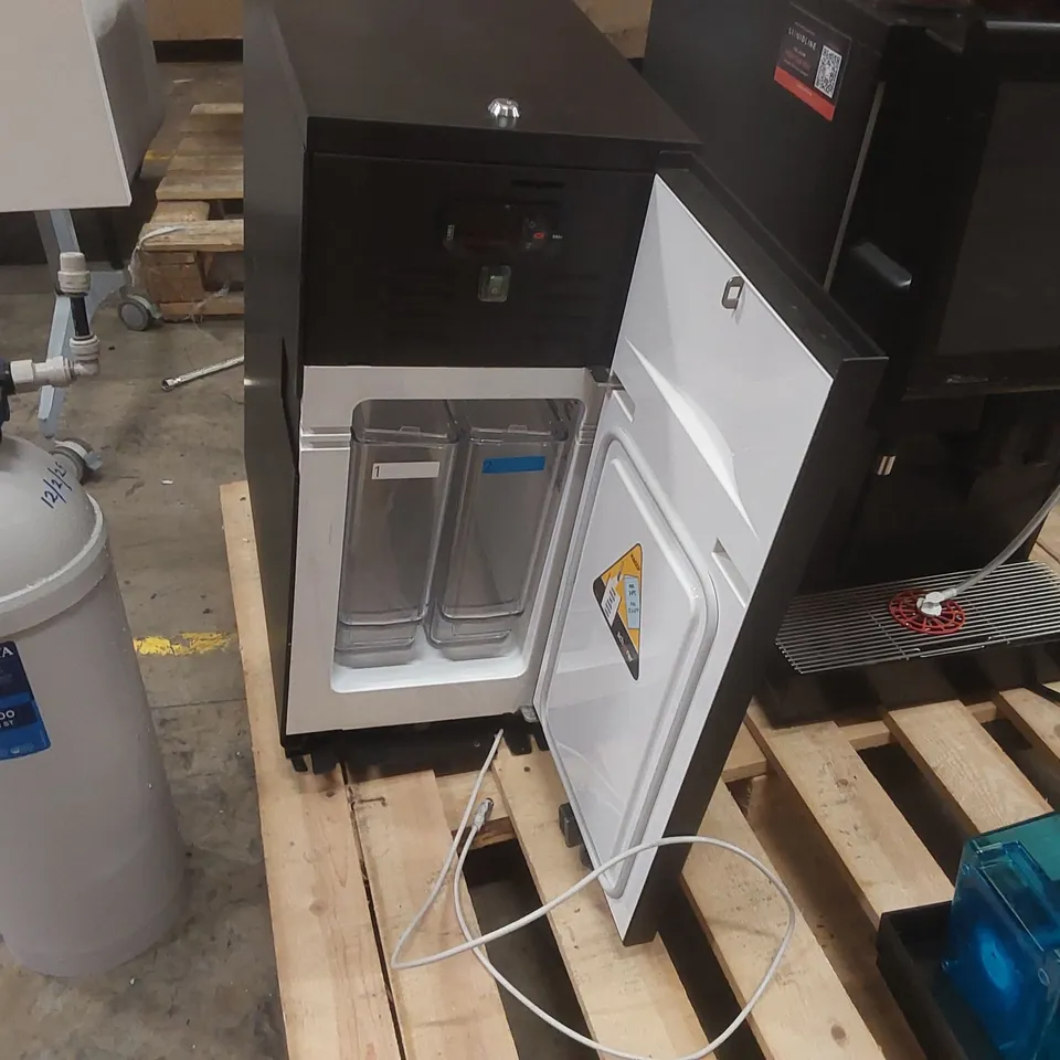 SCHAERER COMMERCIAL COFFEE MACHINE DISPENSER WITH MILK CHILLER AND WATER FILTER CARTRIDGE