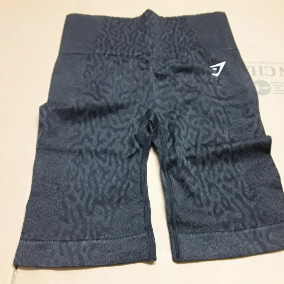 GYMSHARK GREY TRAINING SHORTS - S