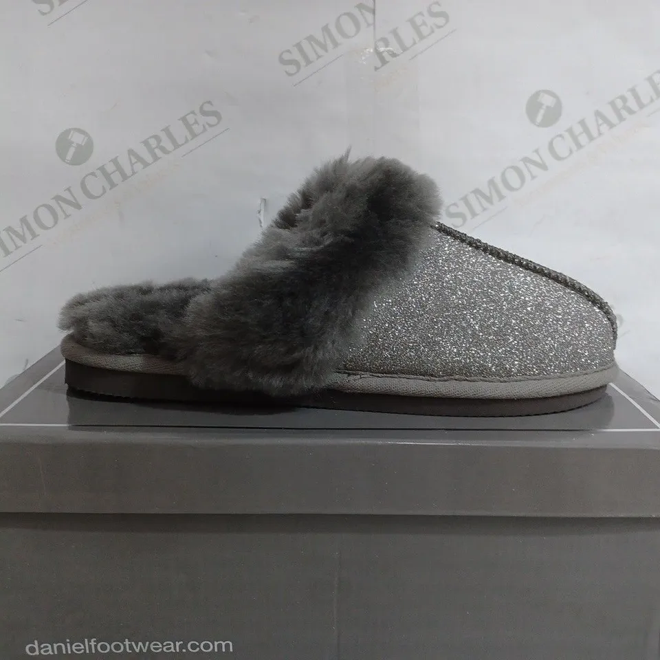 DANIEL FOOTWEAR GLITTER SLIPPER - EU 39
