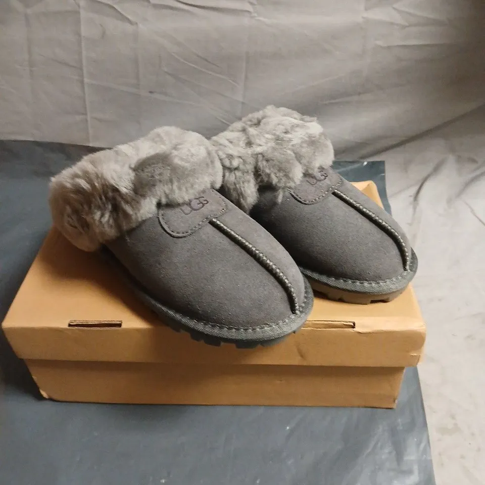 GREY UGGS WITH FLEECE LINING, EU SIZE 37