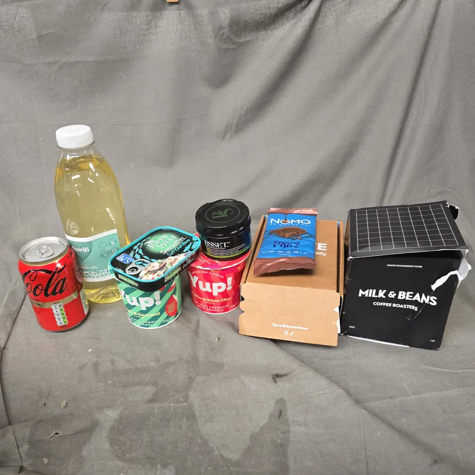 APPROXIMATELY 12 ASSORTED FOOD & DRINK ITEMS TO INCLUDE HOT OATS, ALMOND OIL, SEA SALT POMADE, ETC - COLLECTION ONLY