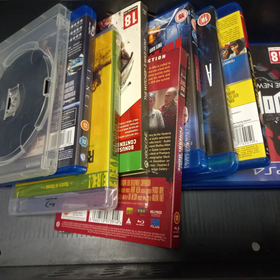 BOX OF APPROXIMATELY 10 ASSORTED ITEMS TO INCLUDE - PS4 DRAGON AGE INQUISITION , PS4 CALL OF DUTY MODERN WARFARE , BLU-RAY DISC L.A CONFIDENTIAL ETC