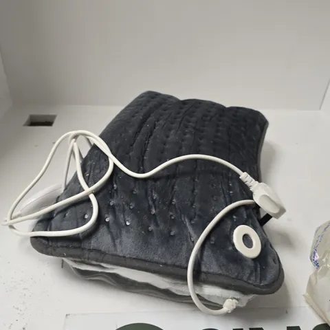 PORTABLE HEATED CUSHION IN GREY