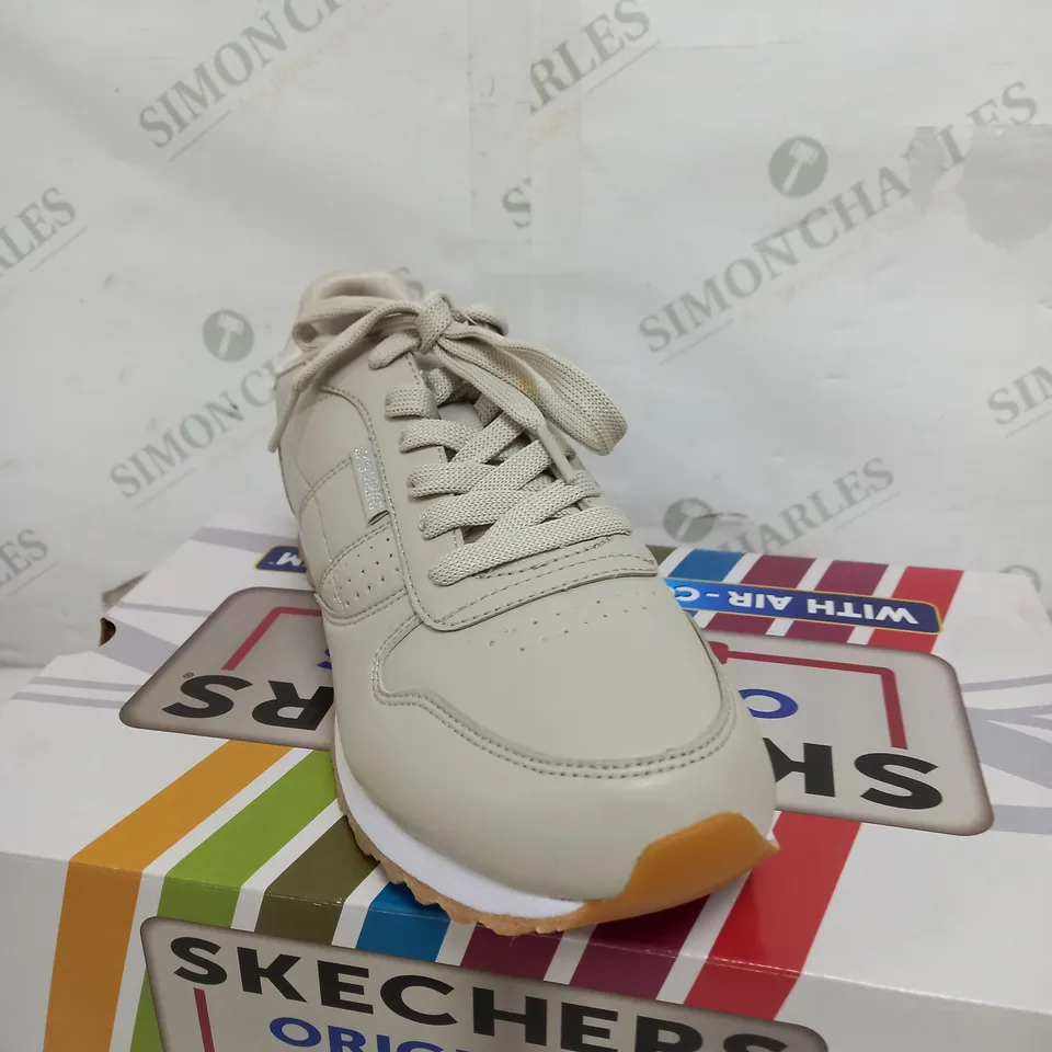 SKECHERS OLD SCHOOL TRAINER IN TAUPE SIZE 6