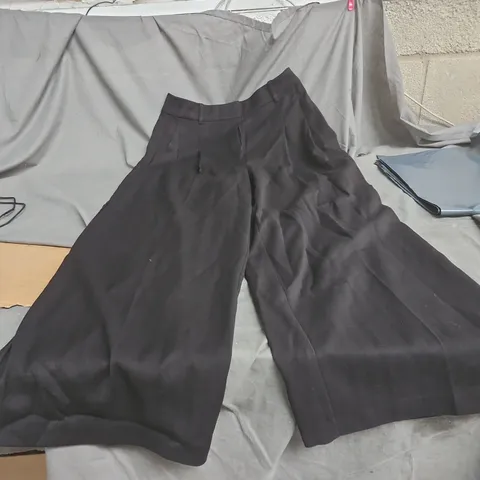 LOUNGE BLACK PANTS – SIZE M 