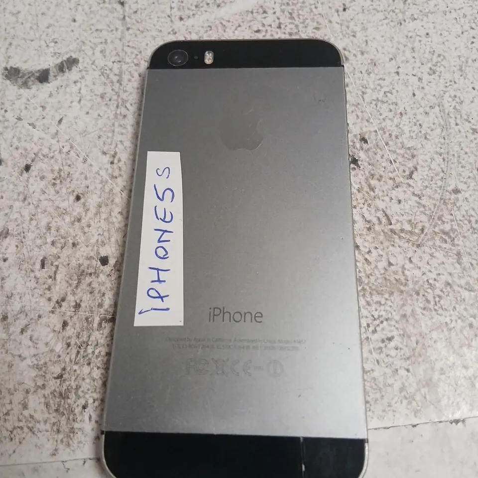 APPLE IPHONE 5S – SPACE GREY