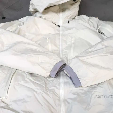 ARC'TERYX HOODED PUFFER JACKET β LIGHT GREY/WHITE - SIZE M