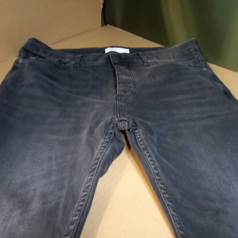 TOPSHOP BLACK FADED BUTTON UP JEANS - W34/L32